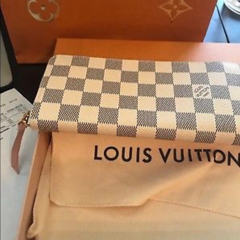 Authentic louis Vuitton wallet women